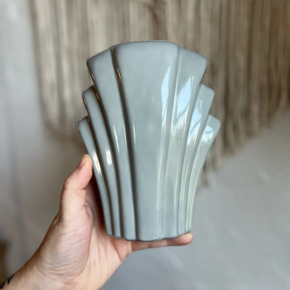 Vintage Mid-Century Art Deco Fan Vase – Gray Ceramic – 1950s/60s Studio Pottery